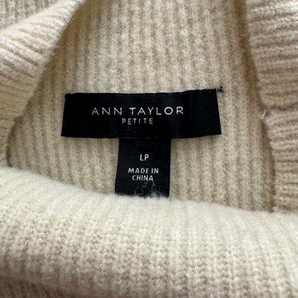 Ann Taylor LP Cream Colored Acrylic/Nylon/Wool/Spandex Ribbed Mock Neck Sweater - Picture 9 of 10